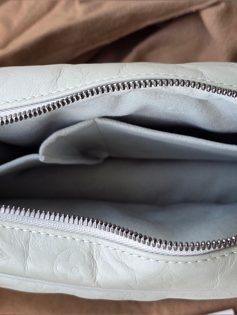 Louis Vuitton Ivory Leather Crossbody Bag - Picture 7 of 9